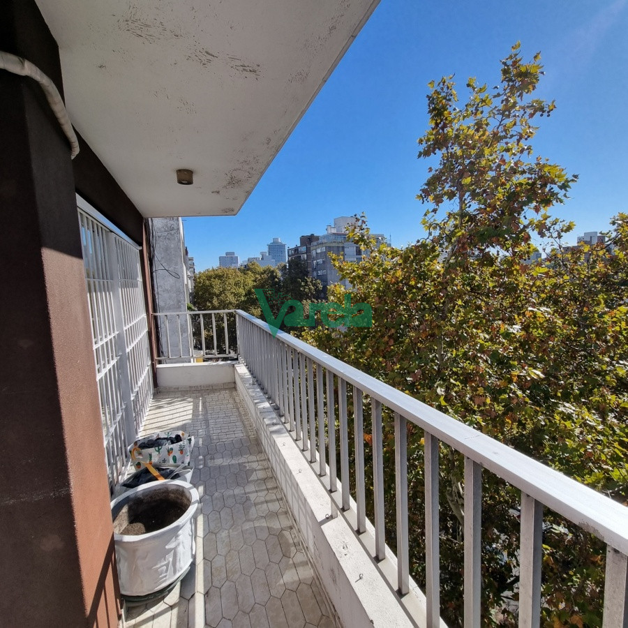 Apartamento ID.21765 - Alquiler apartamento en Pocitos, 1 dormitorio+ 1 dorm de serv, 2 baños