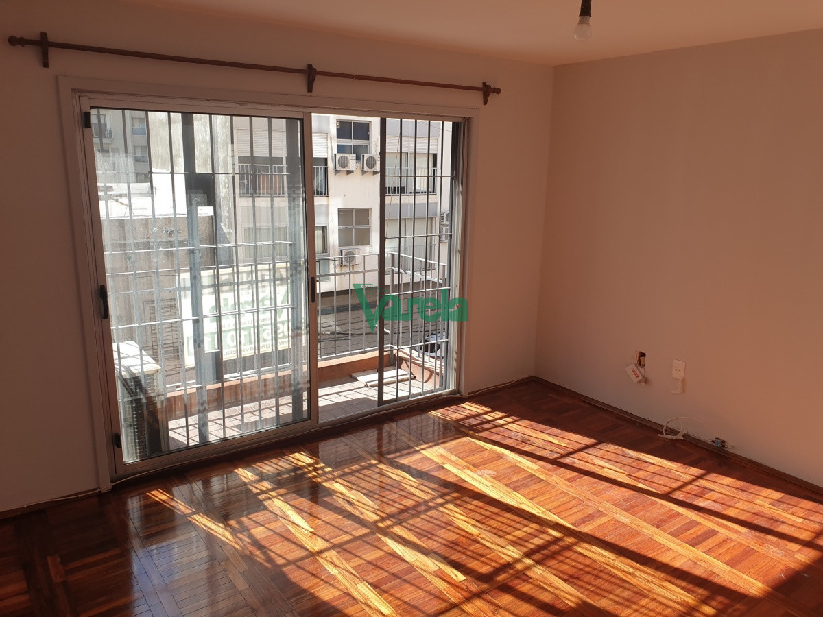 Apartamento ID.21460 - Alquiler apartamento Pocitos, 3 dormitorios, terraza, ascensor