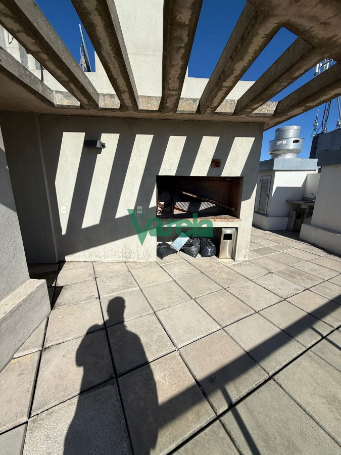 Apartamento ID.22748 - Alquiler Apartamento 1 Dormitorio Pocitos Porteria Piscina Amueblado