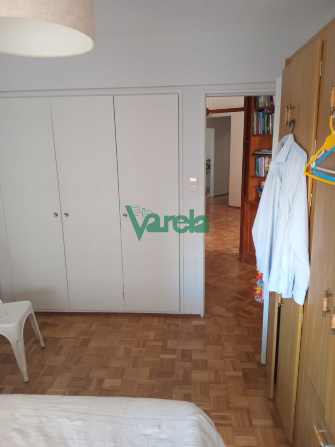 Apartamento ID.20746 - Venta de apartamento en Tres Cruces, 2 dorm y medio, piso alto, porteria 24 hrs