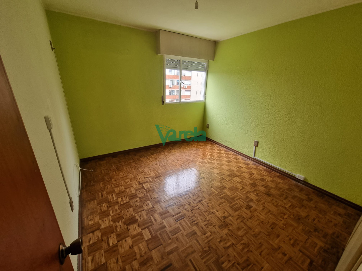 Apartamento ID.21982 - Apartamento venta, Parque Posadas Prado, 4 dormitorios 2 baños