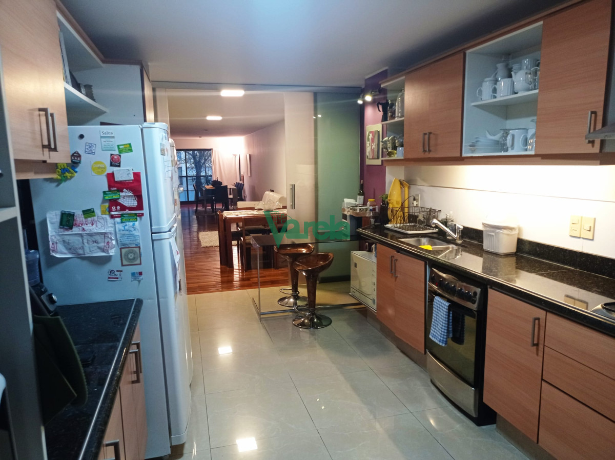 Apartamento ID.21254 - Venta apartamento Pocitos 3 dorm 4 baños, piso entero, parrillero propio, gge x 2