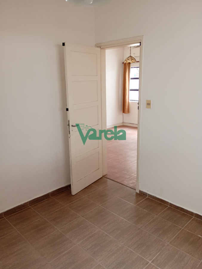 Apartamento ID.21781 - Venta apartamento, Malvín, 2 dorm, 1 baños, patio, a metros de la Rambla