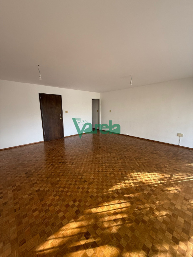 Apartamento ID.22618 - Venta Apartamento 3 Dormitorios Servicio Garage Box Pocitos