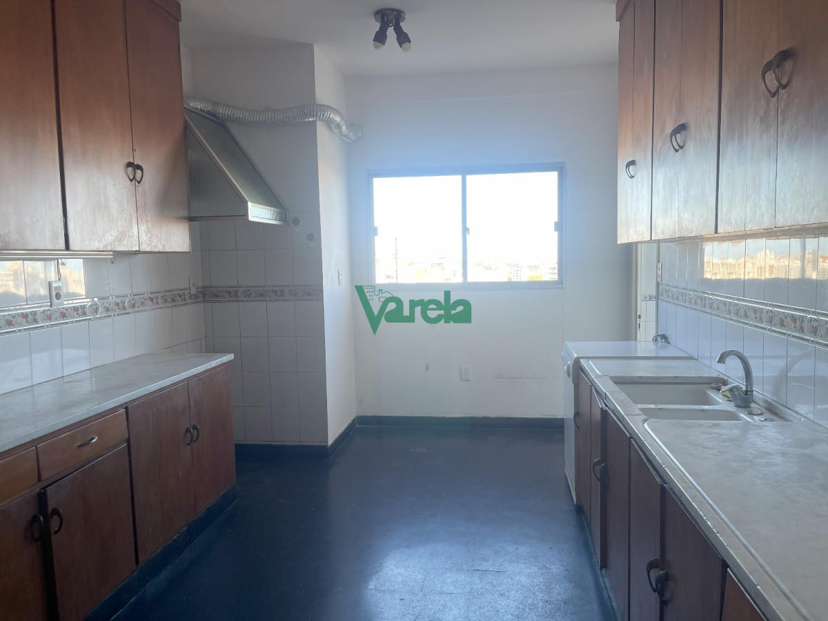 Apartamento ID.22833 - Apartamento alquiler Cordon sobre 18 de Julio 3 dormitorios y serv