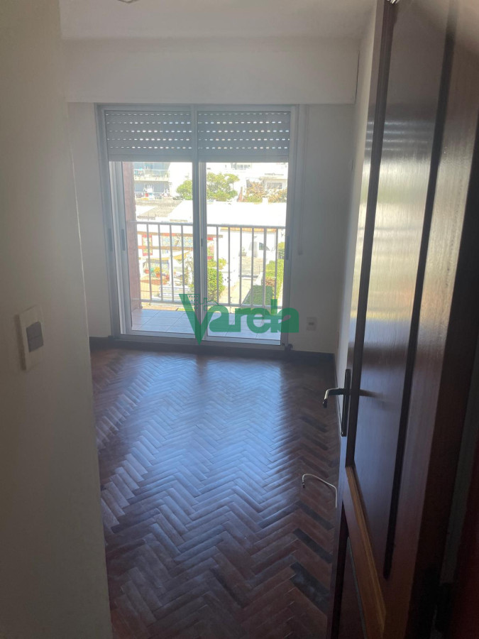 Apartamento ID.21871 - Venta apartamento Malvín 2dorm amplio,2 baños, gje, finas terminaciones