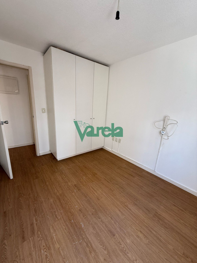 Apartamento ID.22575 - Venta Apartamento 2 dormitorios 1 baño Garage Tres Cruces Porteria