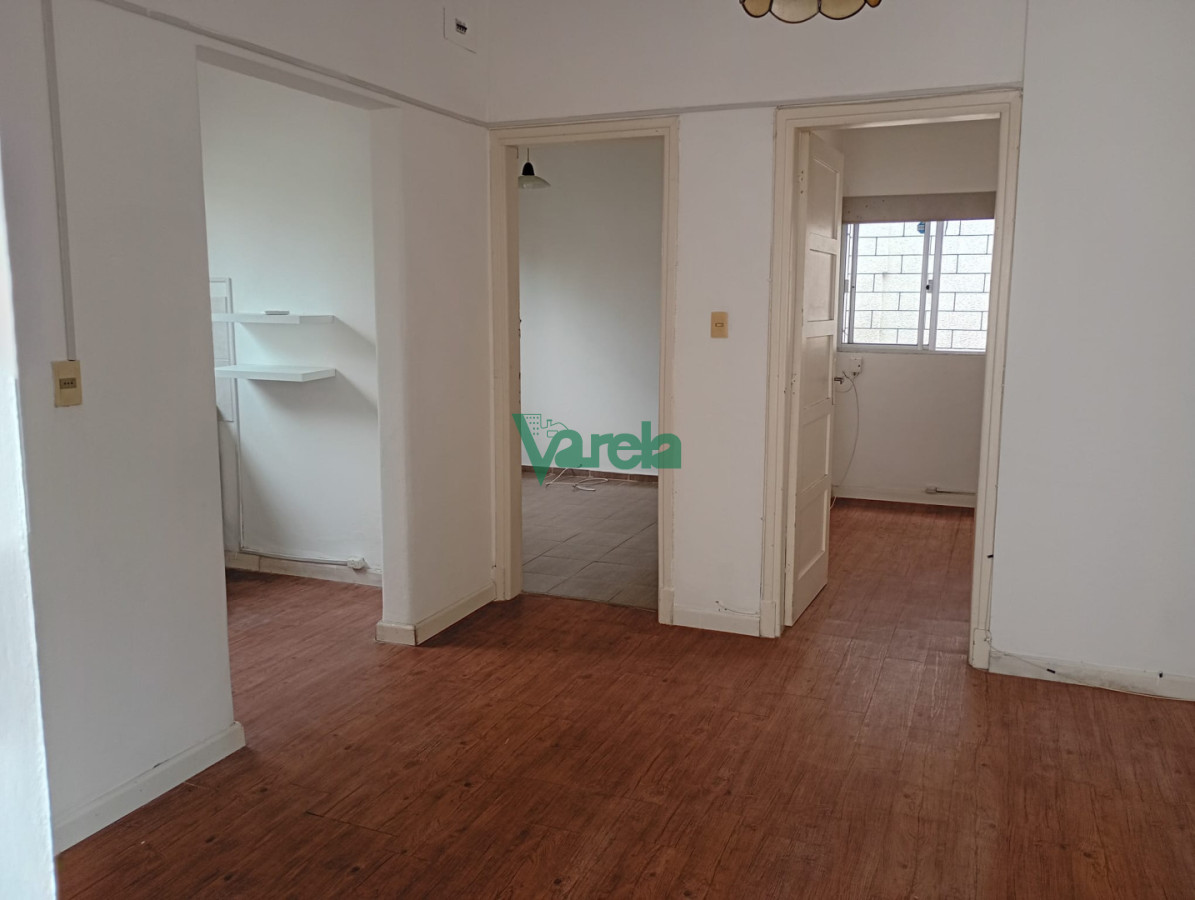 Apartamento ID.21781 - Venta apartamento, Malvín, 2 dorm, 1 baños, patio, a metros de la Rambla