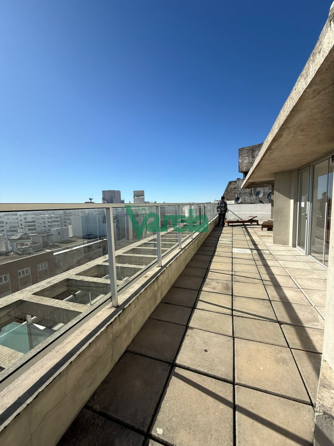 Apartamento ID.22748 - Alquiler Apartamento 1 Dormitorio Pocitos Porteria Piscina Amueblado