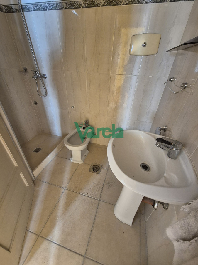 Apartamento ID.22633 - Apartamento en alquiler en Cordon a metros de 18, 2 dormitorios, terraza, servicio