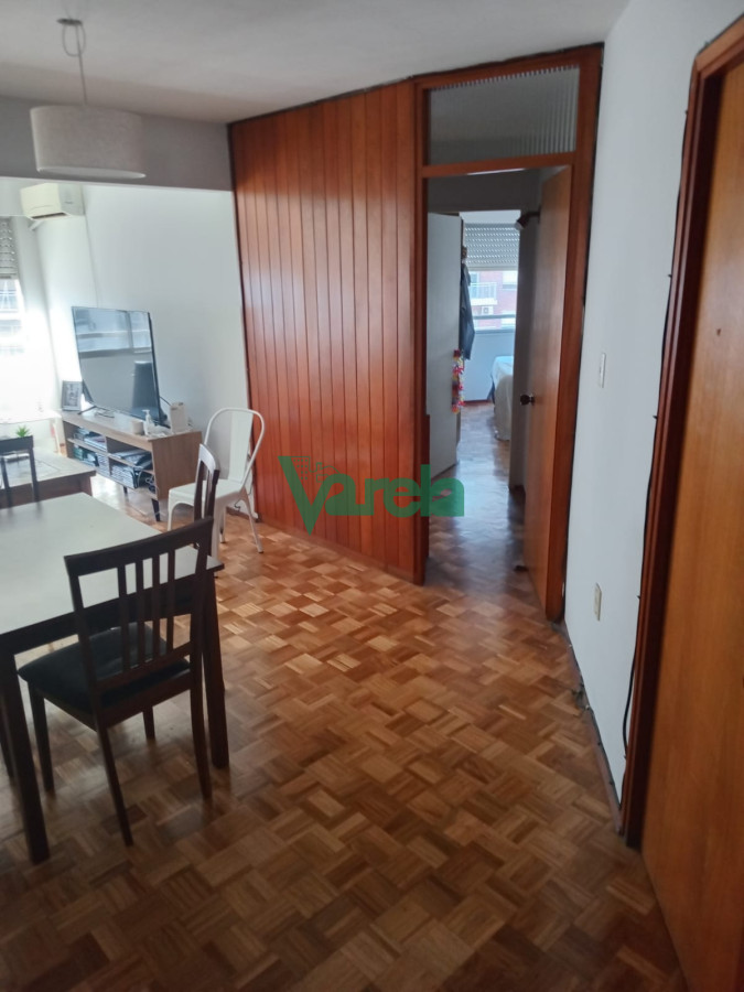Apartamento ID.20746 - Venta de apartamento en Tres Cruces, 2 dorm y medio, piso alto, porteria 24 hrs