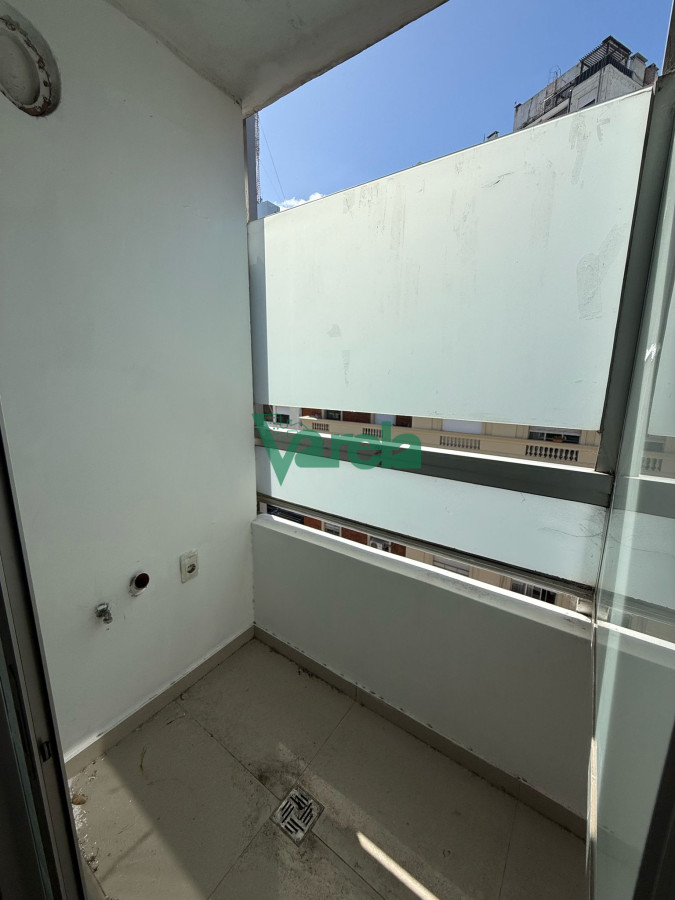 Apartamento ID.22575 - Venta Apartamento 2 dormitorios 1 baño Garage Tres Cruces Porteria