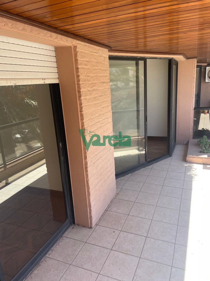 Apartamento ID.21871 - Venta apartamento Malvín 2dorm amplio,2 baños, gje, finas terminaciones