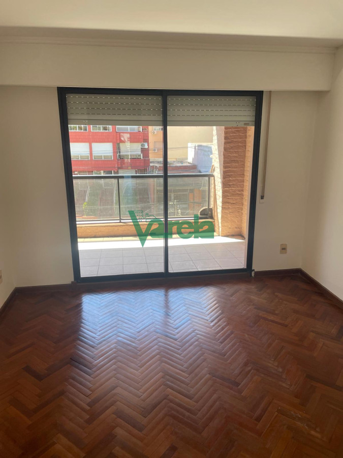 Apartamento ID.21871 - Venta apartamento Malvín 2dorm amplio,2 baños, gje, finas terminaciones