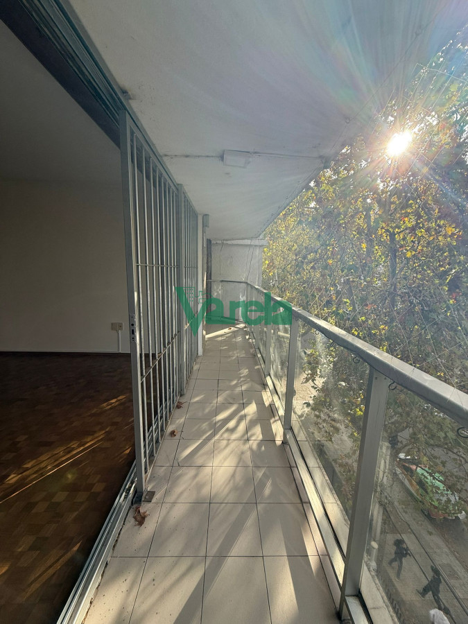Apartamento ID.22618 - Venta Apartamento 3 Dormitorios Servicio Garage Box Pocitos