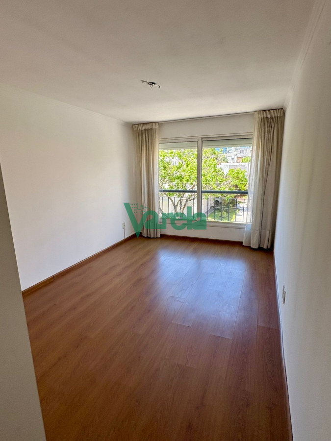 Apartamento ID.22847 - Apartamento en alquiler Pocitos, tres dormitorios 2 baños y garage
