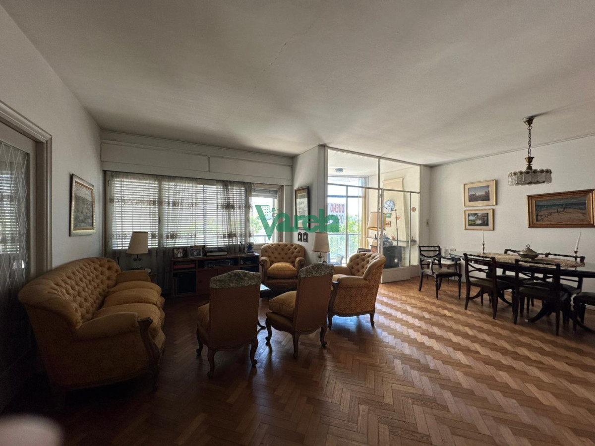 Apartamento ID.22907 - Venta apartamento Punta Carretas 3 dormitorios, servicio, terraza, garage