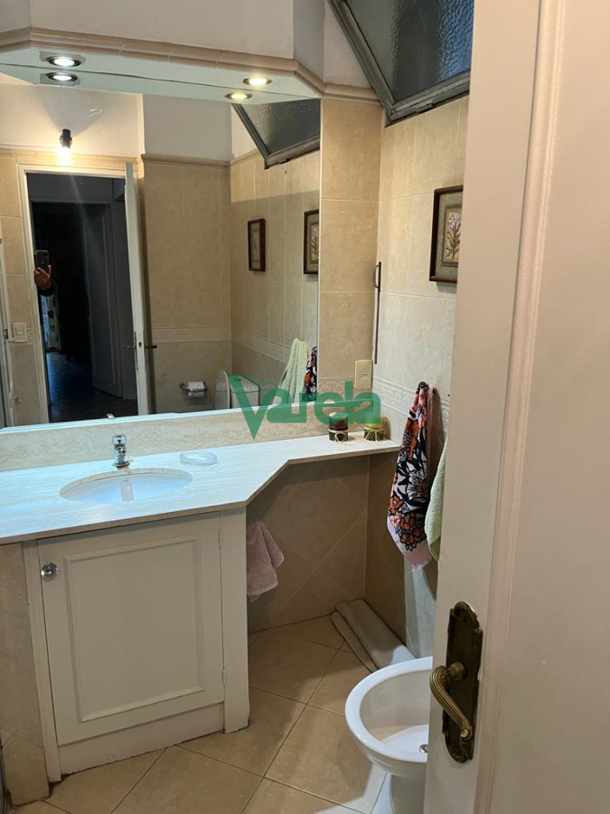 Apartamento ID.21720 - VENTA APARTAMENTO POCITOS, Rambla  220 m2,3dorm, 4 baños y gge