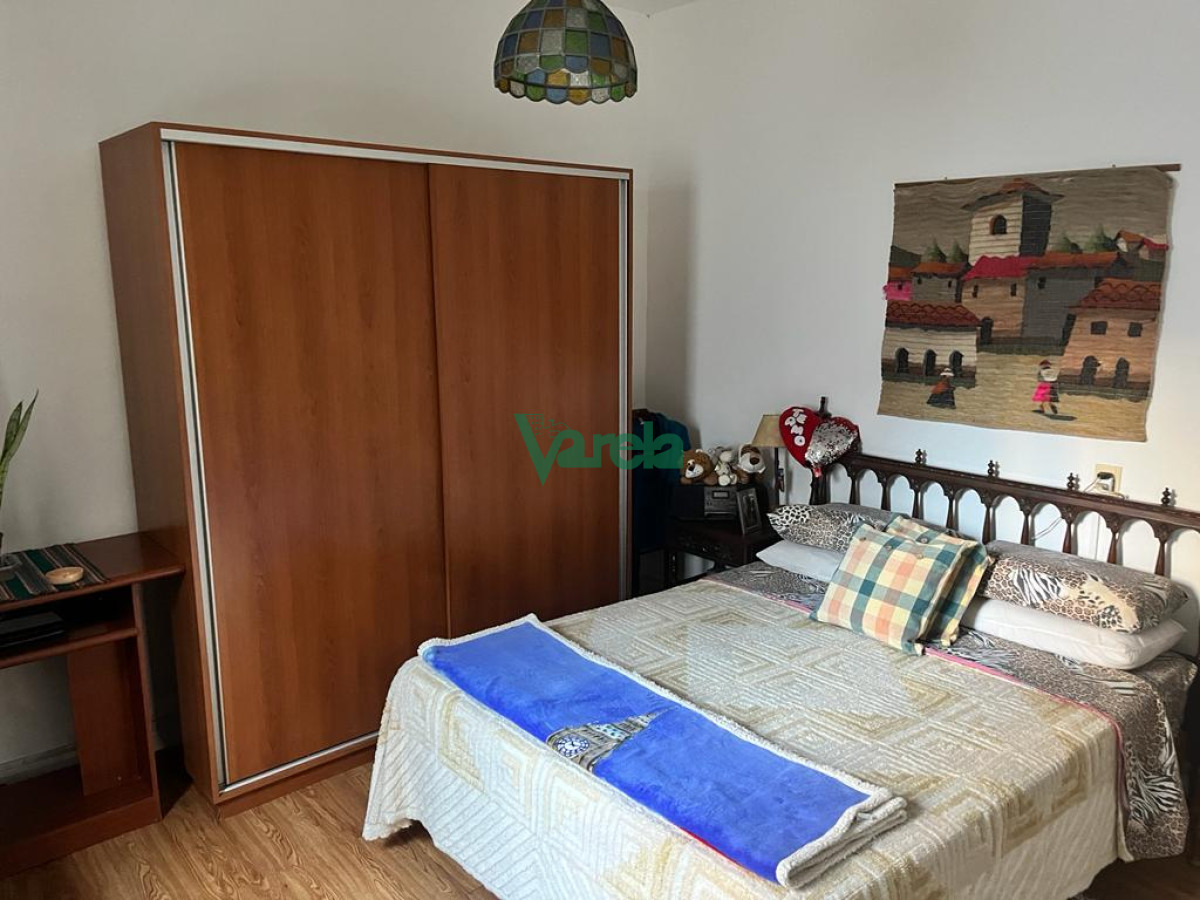 Apartamento ID.21781 - Venta apartamento, Malvín, 2 dorm, 1 baños, patio, a metros de la Rambla