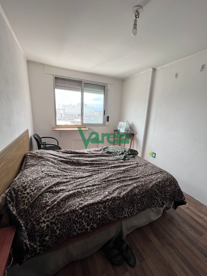 Apartamento ID.21465 - venta apartamento 1 dormitorio sobre 18 de julio contrafrente vista despejada ideal renta