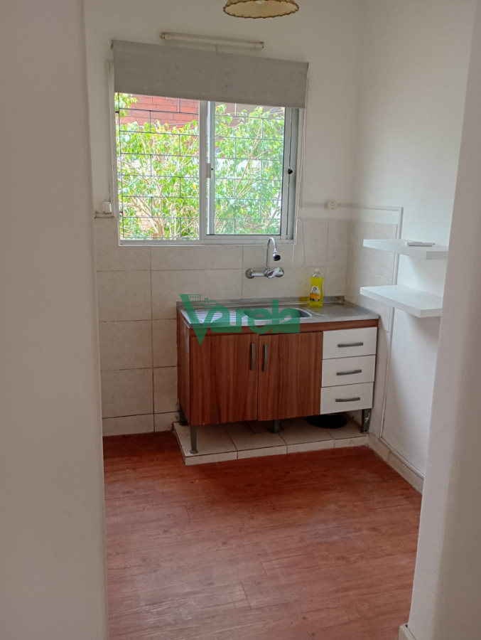 Apartamento ID.21781 - Venta apartamento, Malvín, 2 dorm, 1 baños, patio, a metros de la Rambla