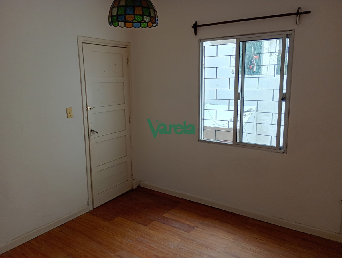 Apartamento ID.21781 - Venta apartamento, Malvín, 2 dorm, 1 baños, patio, a metros de la Rambla