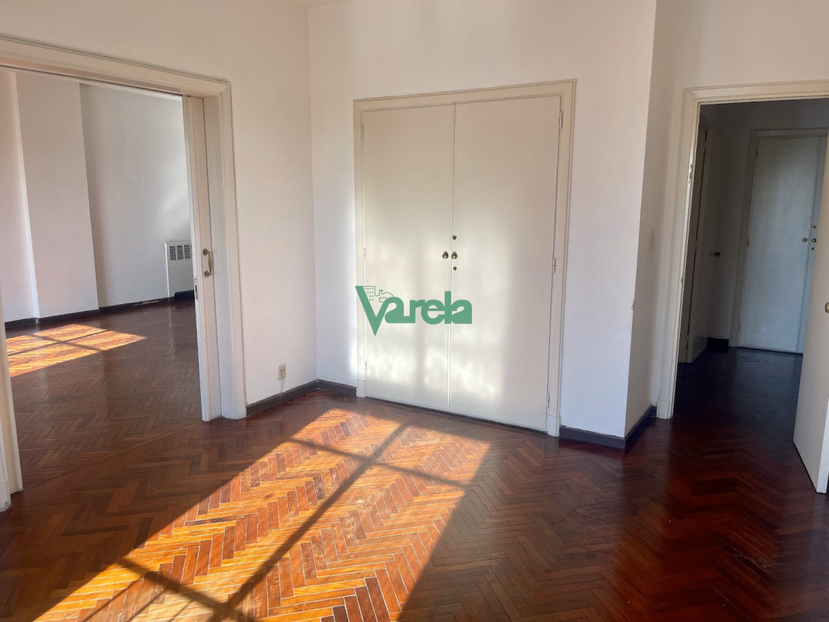 Apartamento ID.22833 - Apartamento alquiler Cordon sobre 18 de Julio 3 dormitorios y serv