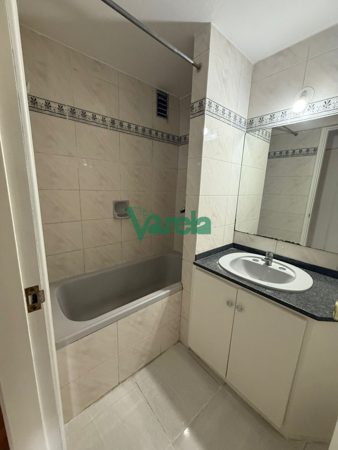 Apartamento ID.22618 - Venta Apartamento 3 Dormitorios Servicio Garage Box Pocitos