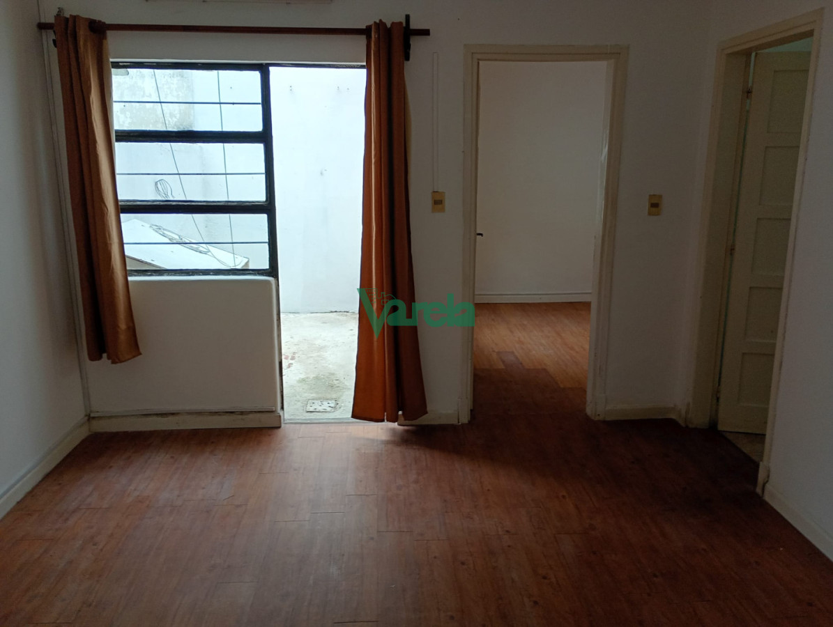 Apartamento ID.21781 - Venta apartamento, Malvín, 2 dorm, 1 baños, patio, a metros de la Rambla