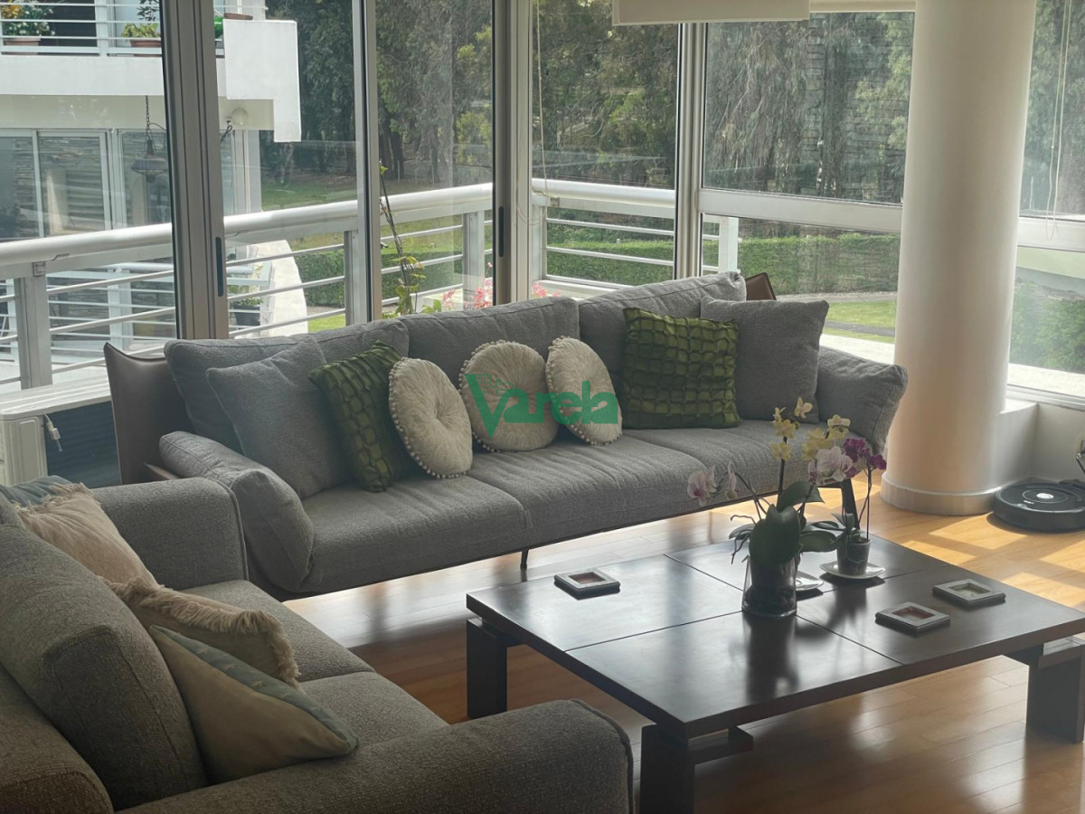 Apartamento ID.22827 - Venta apartamento Carrasco 2 dormitorios 2 baños, garaje doble