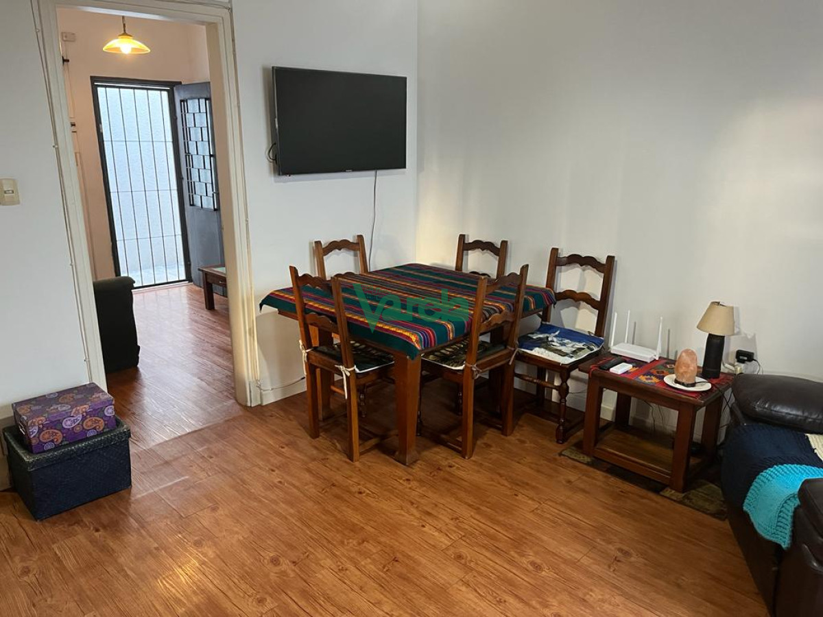 Apartamento ID.21781 - Venta apartamento, Malvín, 2 dorm, 1 baños, patio, a metros de la Rambla