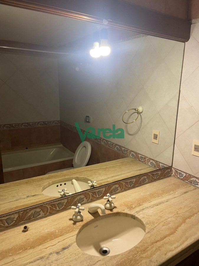 Apartamento ID.21871 - Venta apartamento Malvín 2dorm amplio,2 baños, gje, finas terminaciones