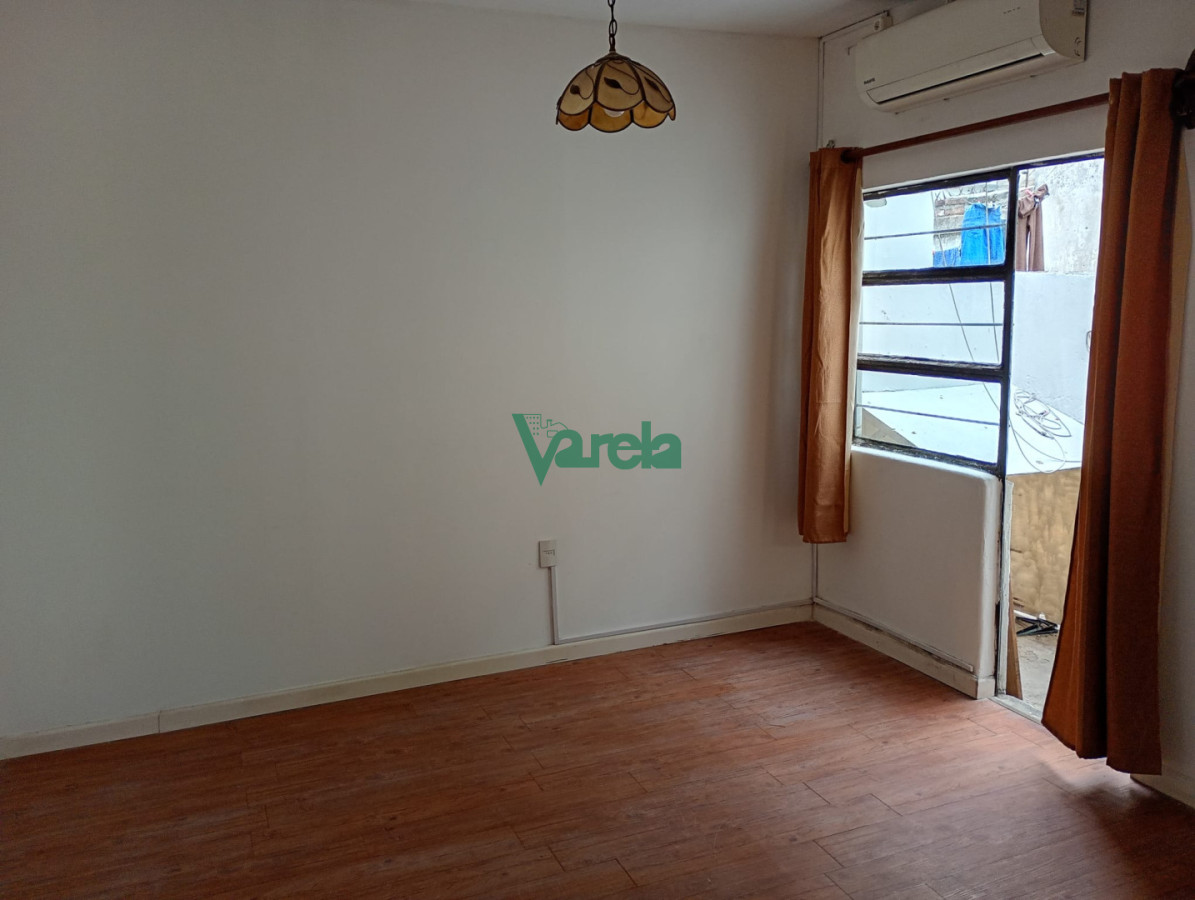 Apartamento ID.21781 - Venta apartamento, Malvín, 2 dorm, 1 baños, patio, a metros de la Rambla