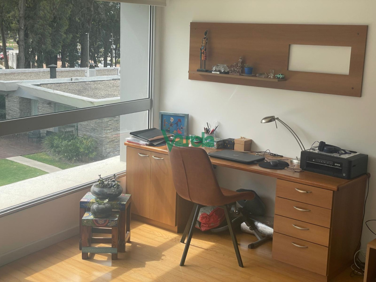 Apartamento ID.22827 - Venta apartamento Carrasco 2 dormitorios 2 baños, garaje doble