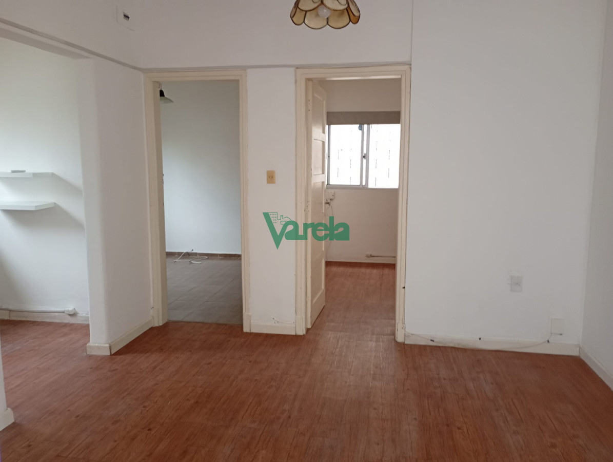 Apartamento ID.21781 - Venta apartamento, Malvín, 2 dorm, 1 baños, patio, a metros de la Rambla