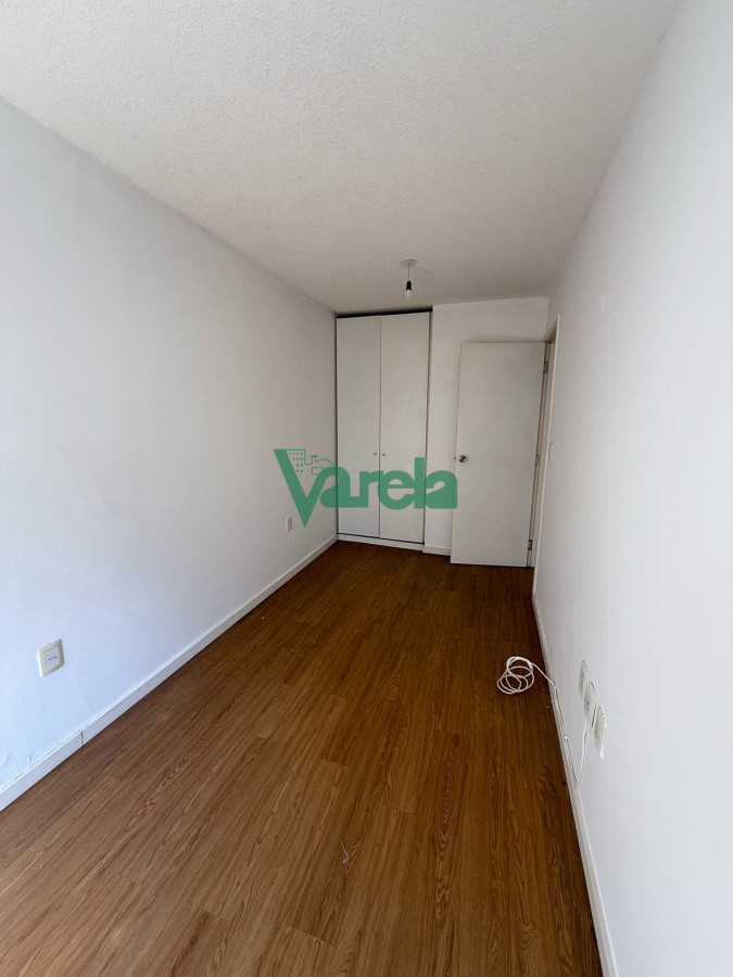 Apartamento ID.22575 - Venta Apartamento 2 dormitorios 1 baño Garage Tres Cruces Porteria