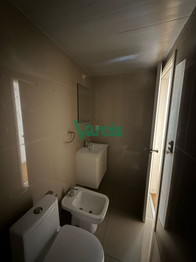 Apartamento ID.22575 - Venta Apartamento 2 dormitorios 1 baño Garage Tres Cruces Porteria