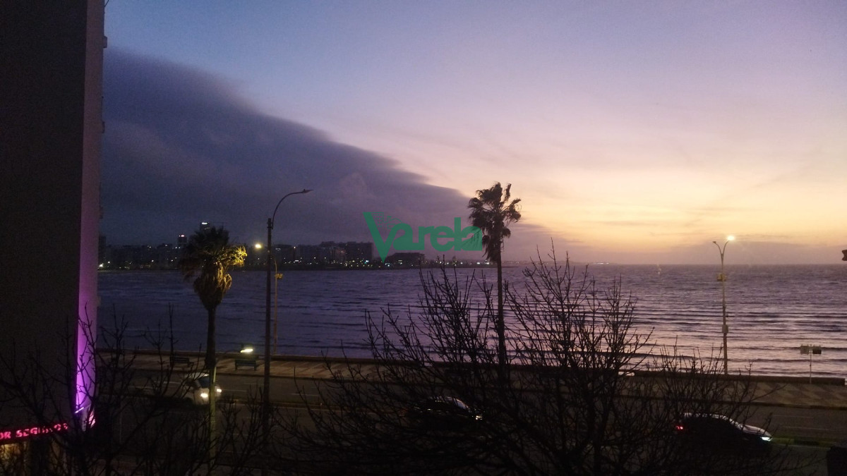 Apartamento ID.22907 - Venta apartamento Punta Carretas 3 dormitorios, servicio, terraza, garage