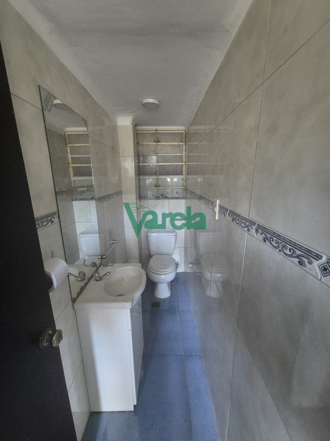 Apartamento ID.22246 - Venta oficina 18 de Julio esq Wilson Ferreira