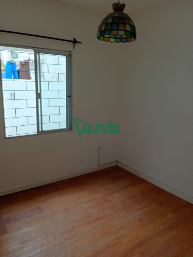 Apartamento ID.21781 - Venta apartamento, Malvín, 2 dorm, 1 baños, patio, a metros de la Rambla
