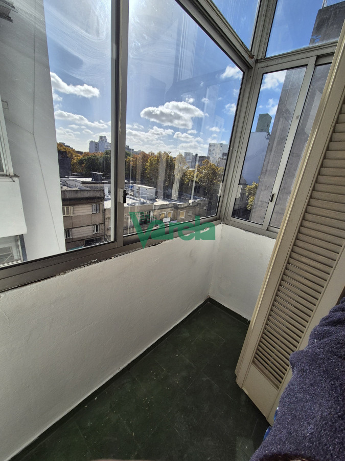 Apartamento ID.22633 - Apartamento en alquiler en Cordon a metros de 18, 2 dormitorios, terraza, servicio