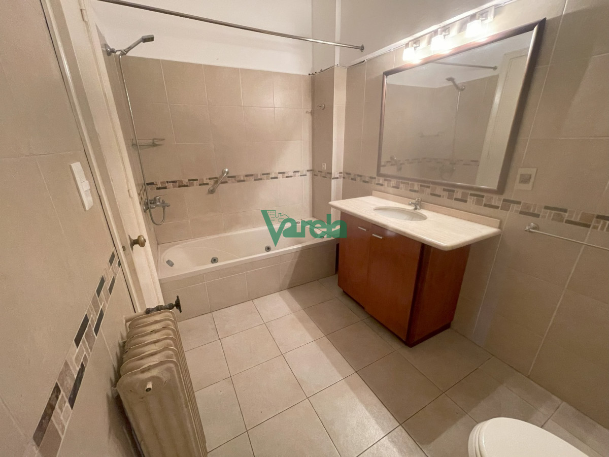 Apartamento ID.22833 - Apartamento alquiler Cordon sobre 18 de Julio 3 dormitorios y serv