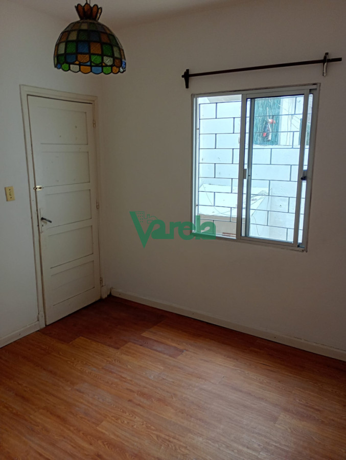 Apartamento ID.21781 - Venta apartamento, Malvín, 2 dorm, 1 baños, patio, a metros de la Rambla