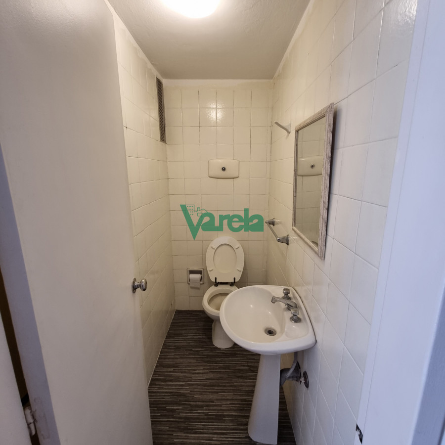 Apartamento ID.21765 - Alquiler apartamento en Pocitos, 1 dormitorio+ 1 dorm de serv, 2 baños
