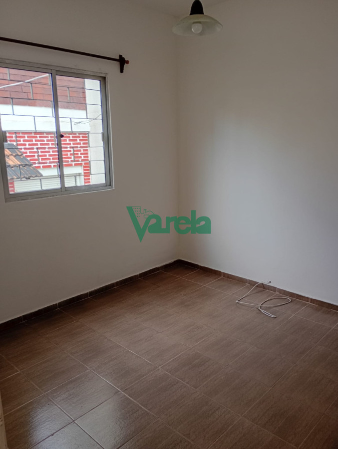 Apartamento ID.21781 - Venta apartamento, Malvín, 2 dorm, 1 baños, patio, a metros de la Rambla