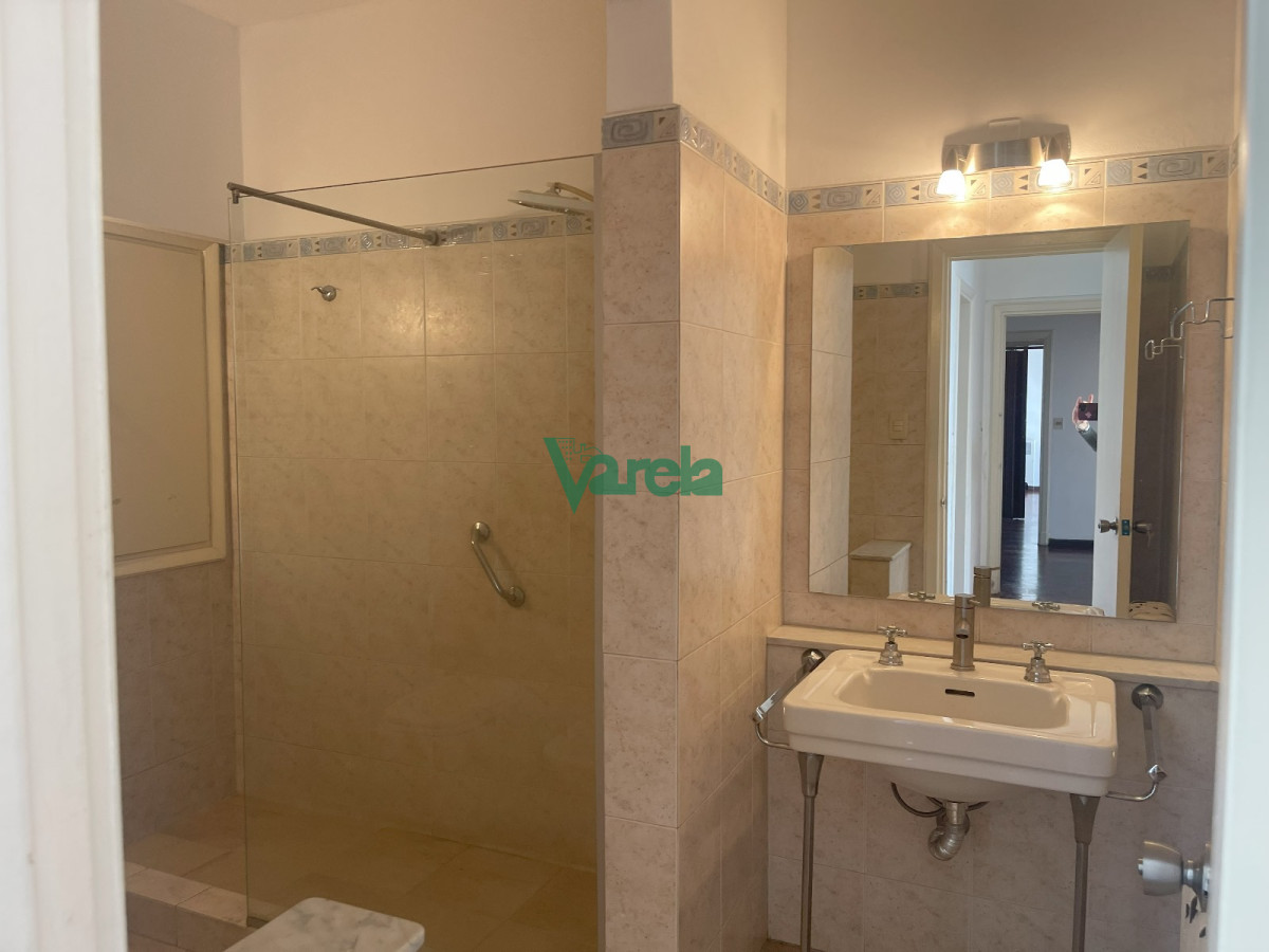 Apartamento ID.22833 - Apartamento alquiler Cordon sobre 18 de Julio 3 dormitorios y serv