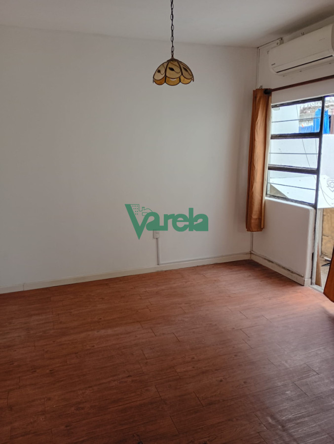 Apartamento ID.21781 - Venta apartamento, Malvín, 2 dorm, 1 baños, patio, a metros de la Rambla