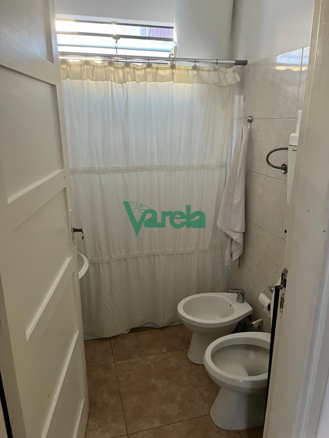 Apartamento ID.21781 - Venta apartamento, Malvín, 2 dorm, 1 baños, patio, a metros de la Rambla
