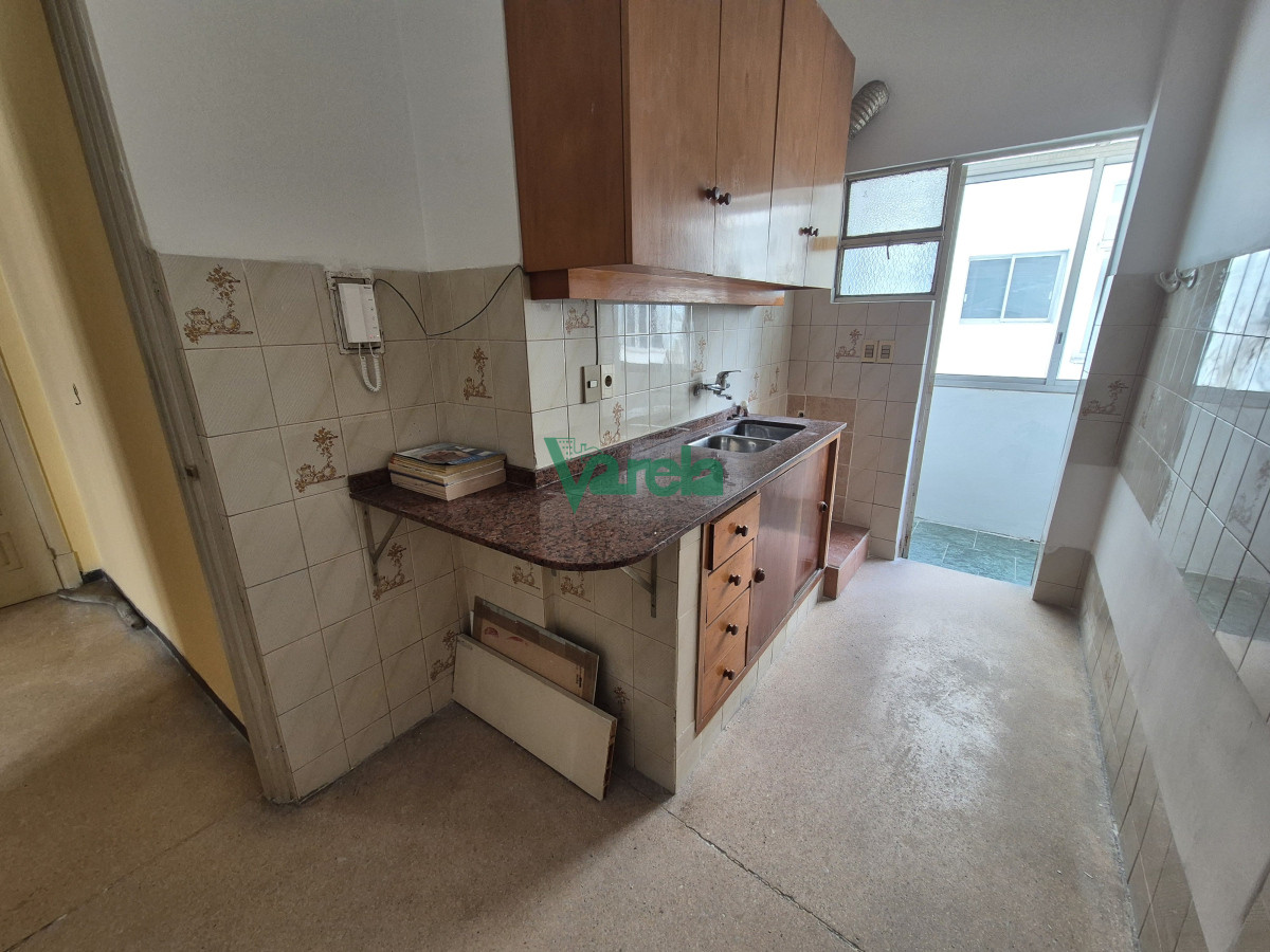 Apartamento ID.22633 - Apartamento en alquiler en Cordon a metros de 18, 2 dormitorios, terraza, servicio