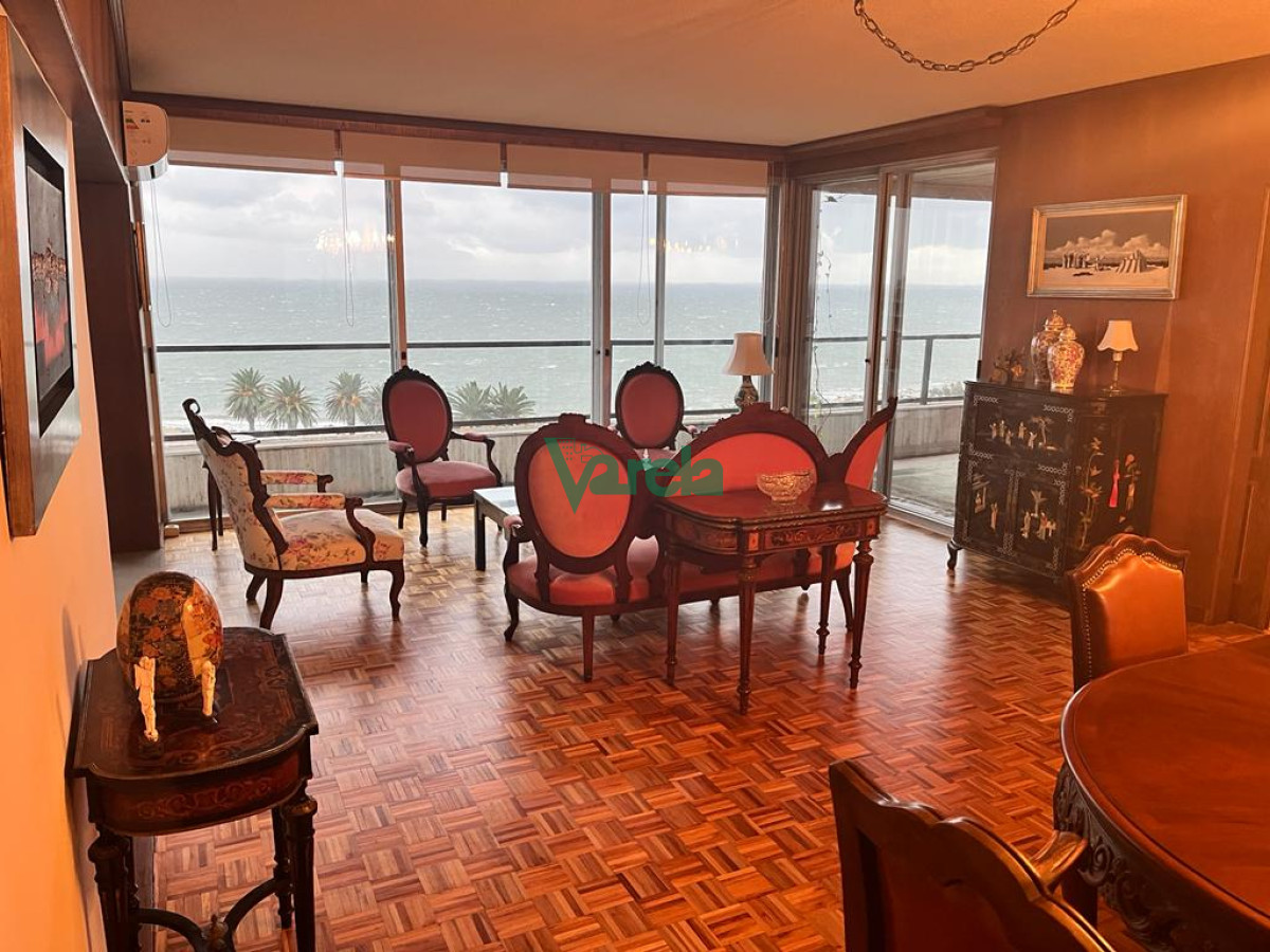 Apartamento ID.21720 - VENTA APARTAMENTO POCITOS, Rambla  220 m2,3dorm, 4 baños y gge